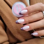 Hi Hybrid chrome-pulver på negl, med produkt