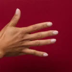 Semilac gelélakk i fargen T34 Frozen på negl